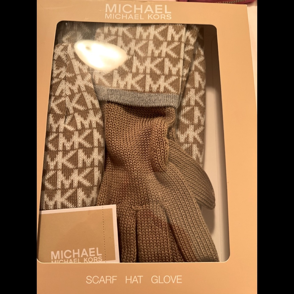 MK Scarf and Gloves set